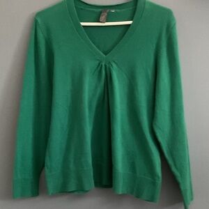 #63 Green V-Neck Sweater for Women ptp 22